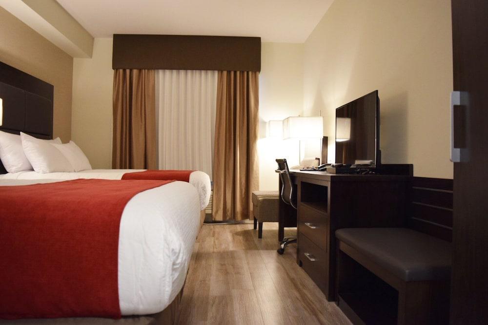 Days Inn By Wyndham 100 Mile House Esterno foto