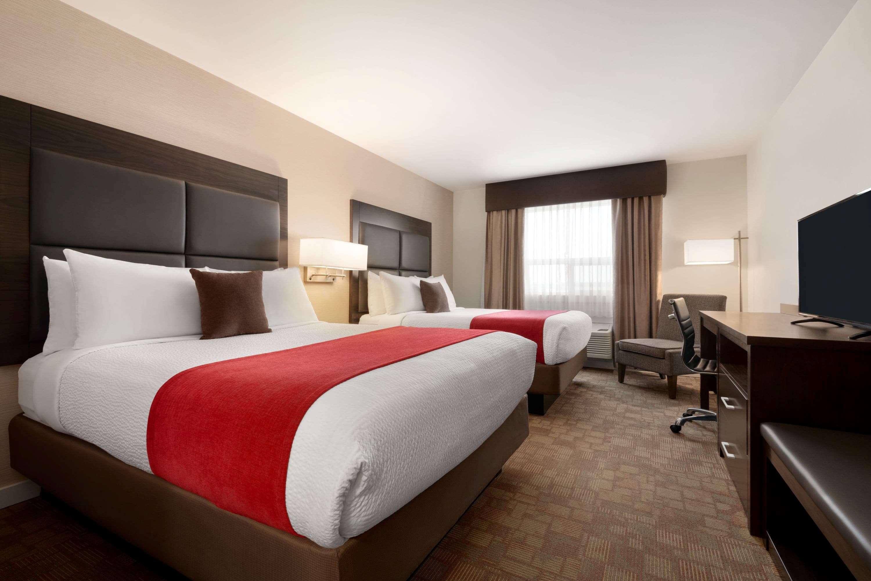 Days Inn By Wyndham 100 Mile House Esterno foto