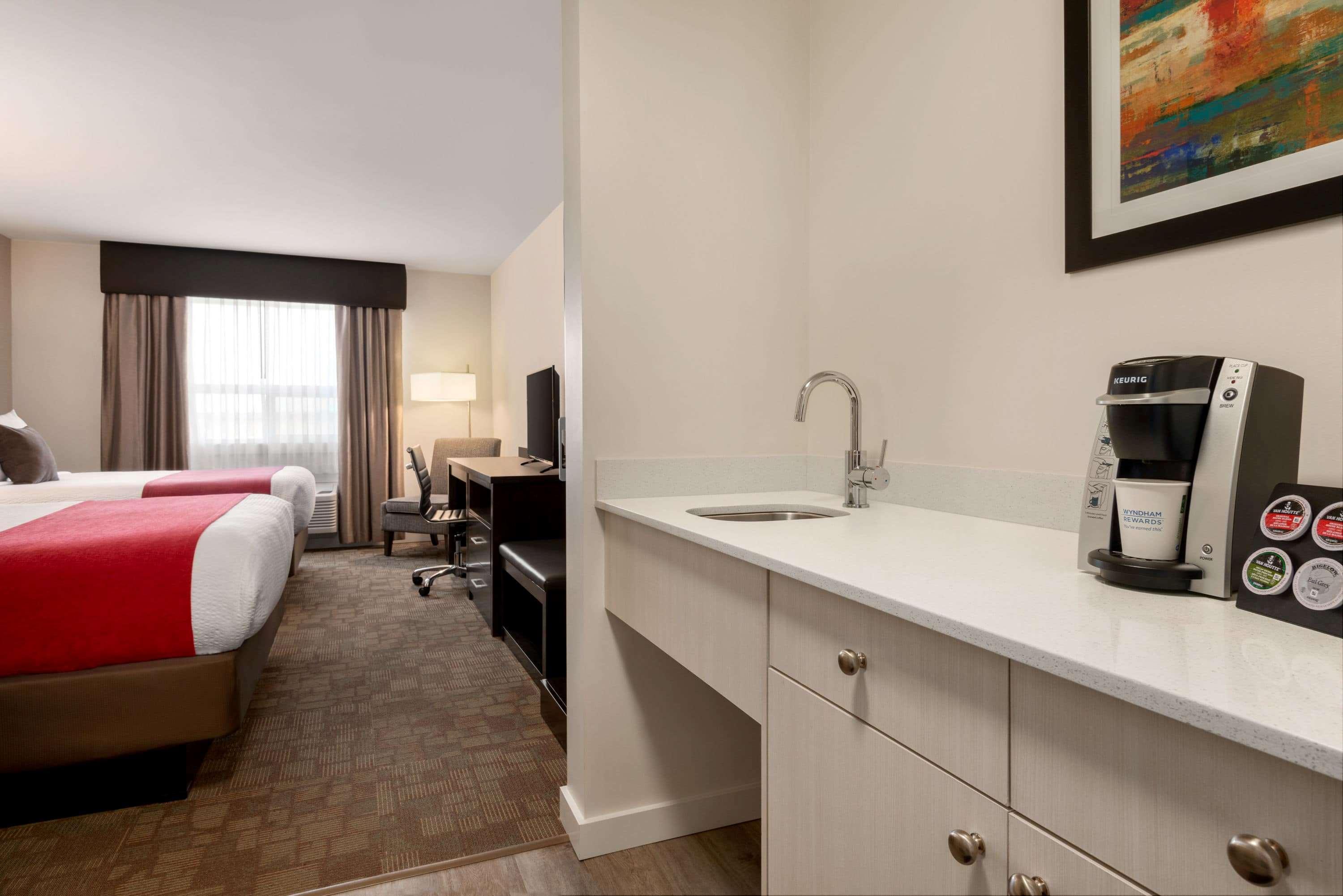 Days Inn By Wyndham 100 Mile House Esterno foto