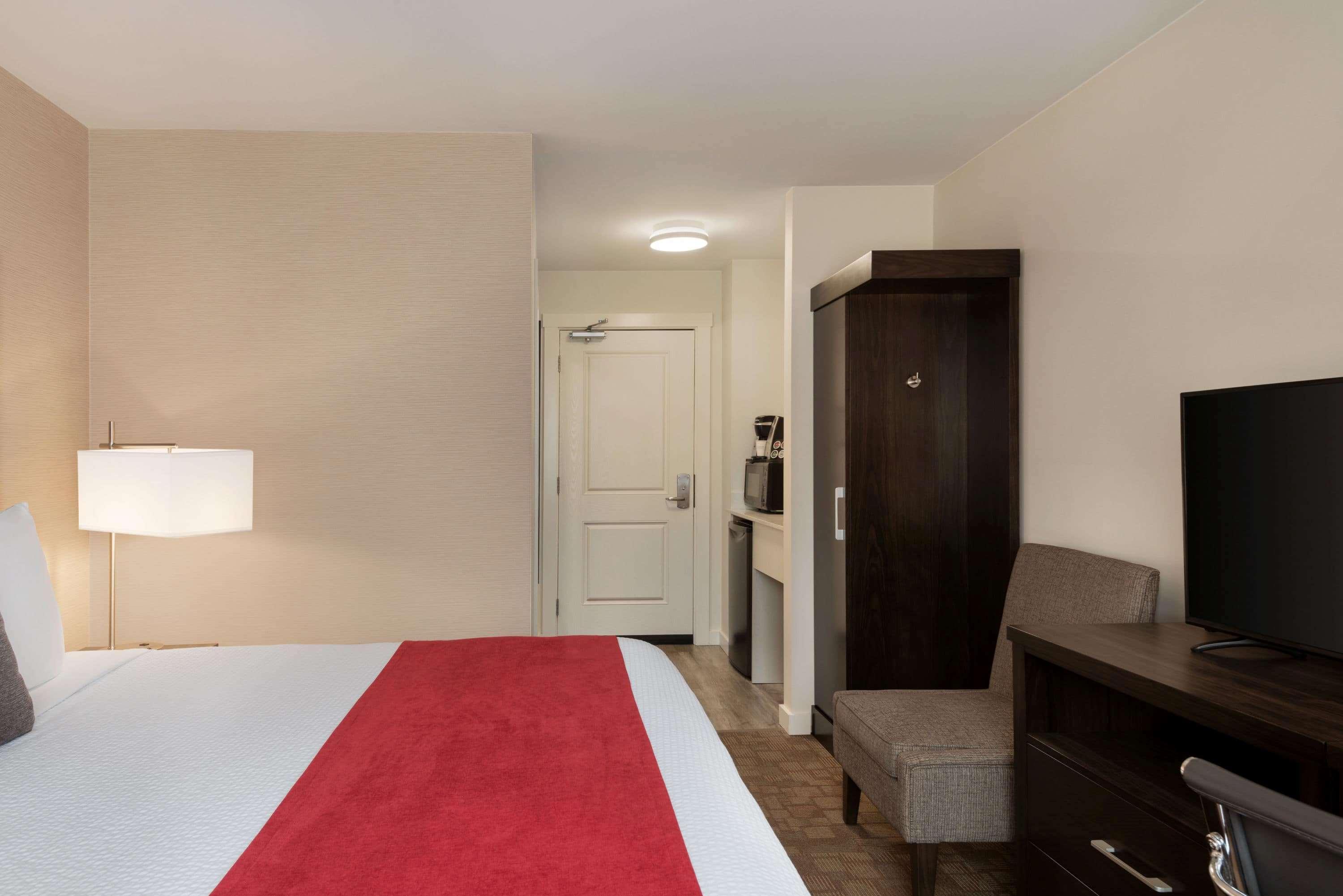 Days Inn By Wyndham 100 Mile House Esterno foto