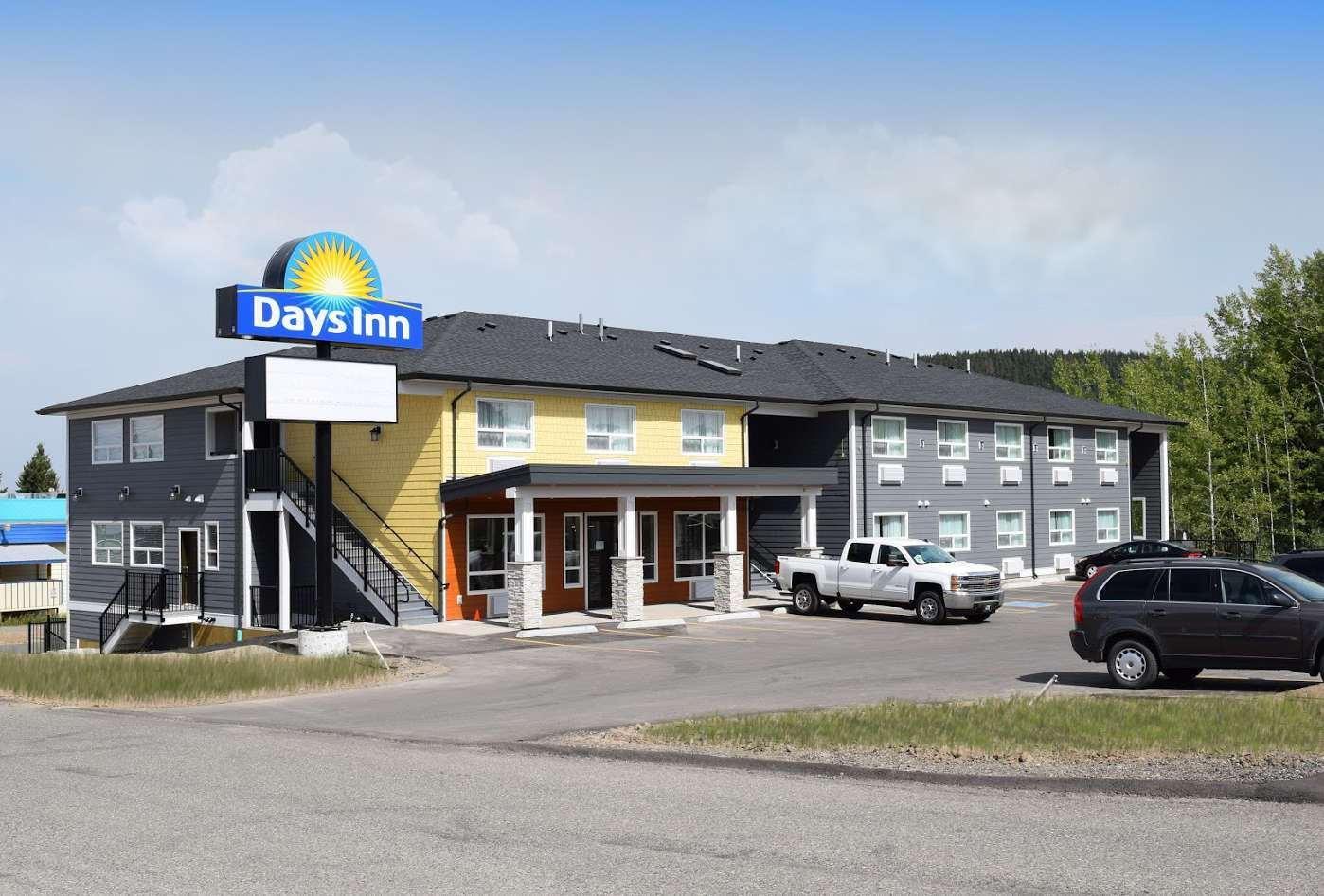 Days Inn By Wyndham 100 Mile House Esterno foto
