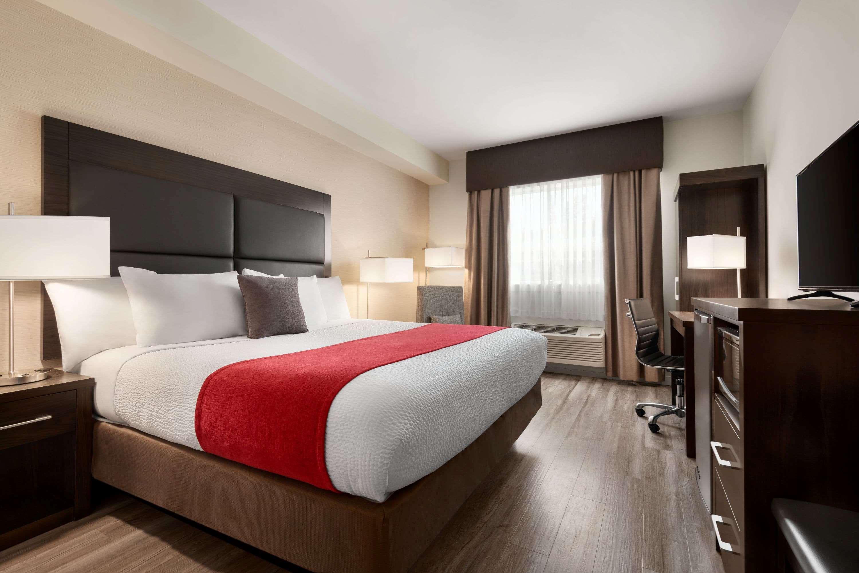 Days Inn By Wyndham 100 Mile House Esterno foto
