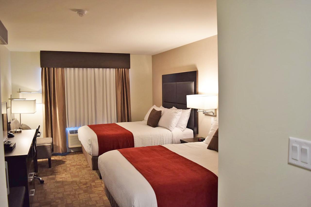Days Inn By Wyndham 100 Mile House Esterno foto